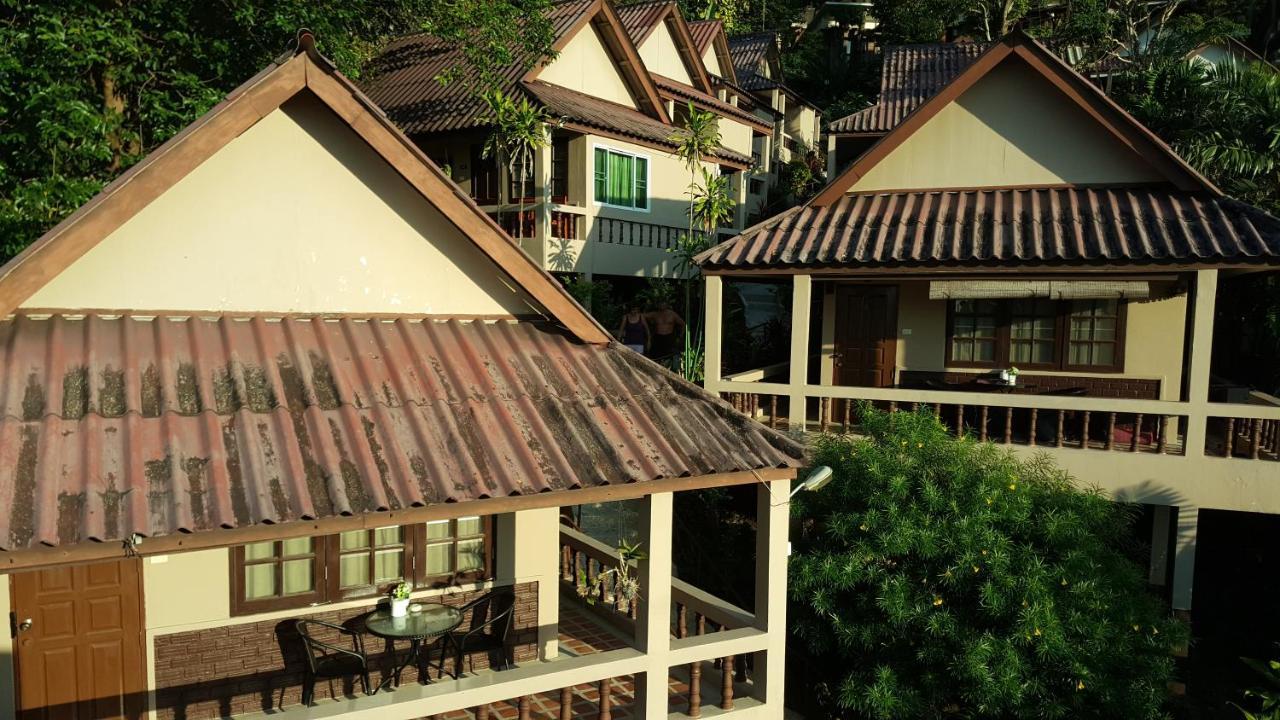 Kata Beachwalk Hotel And Bungalows Екстер'єр фото