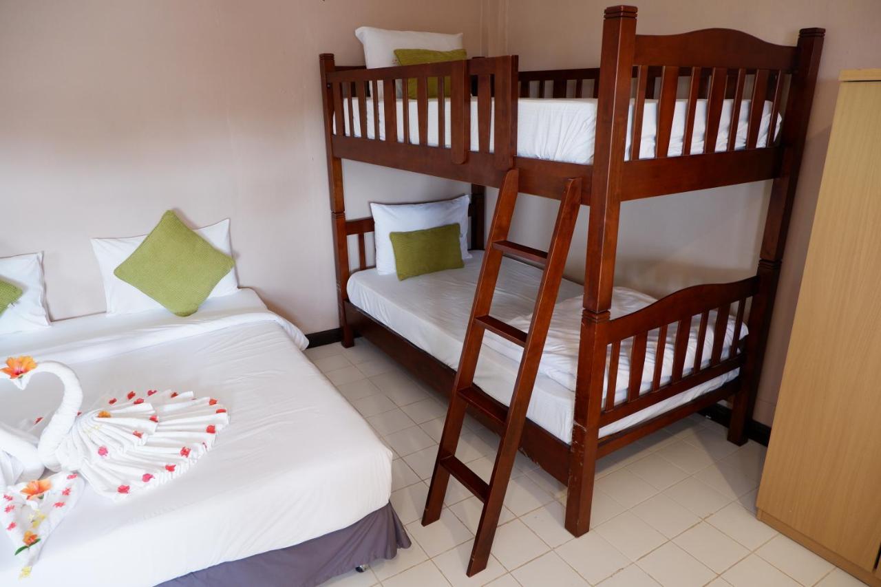 Kata Beachwalk Hotel And Bungalows Екстер'єр фото