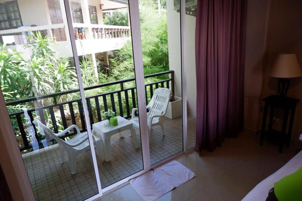 Kata Beachwalk Hotel And Bungalows Екстер'єр фото