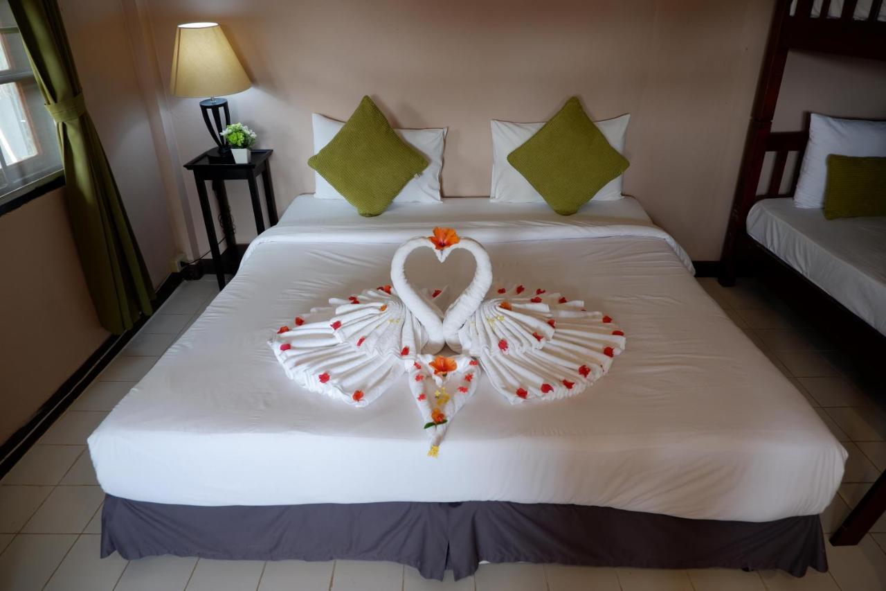 Kata Beachwalk Hotel And Bungalows Екстер'єр фото