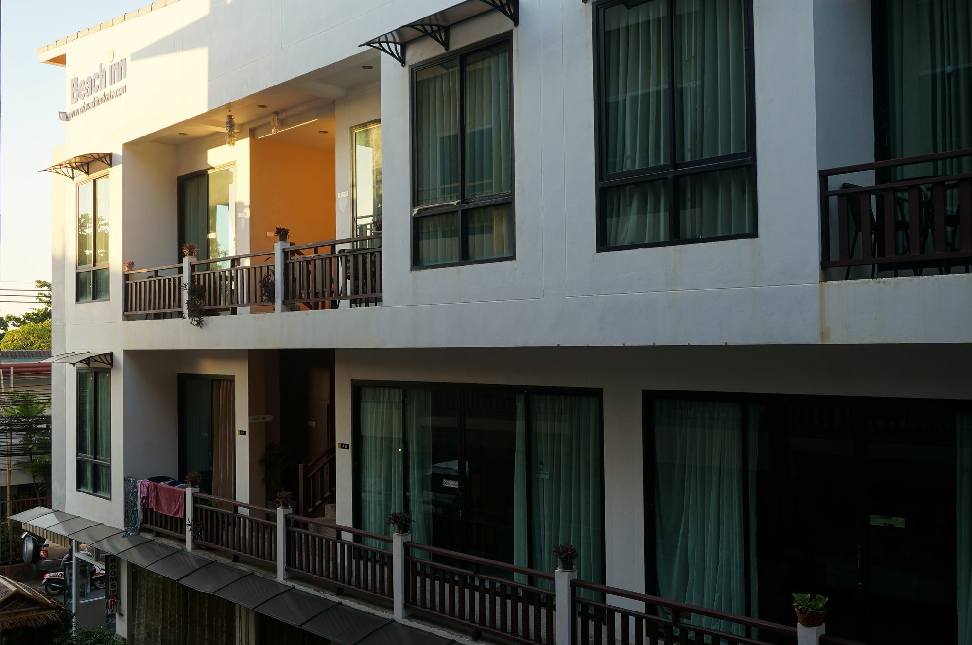 Kata Beachwalk Hotel And Bungalows Екстер'єр фото