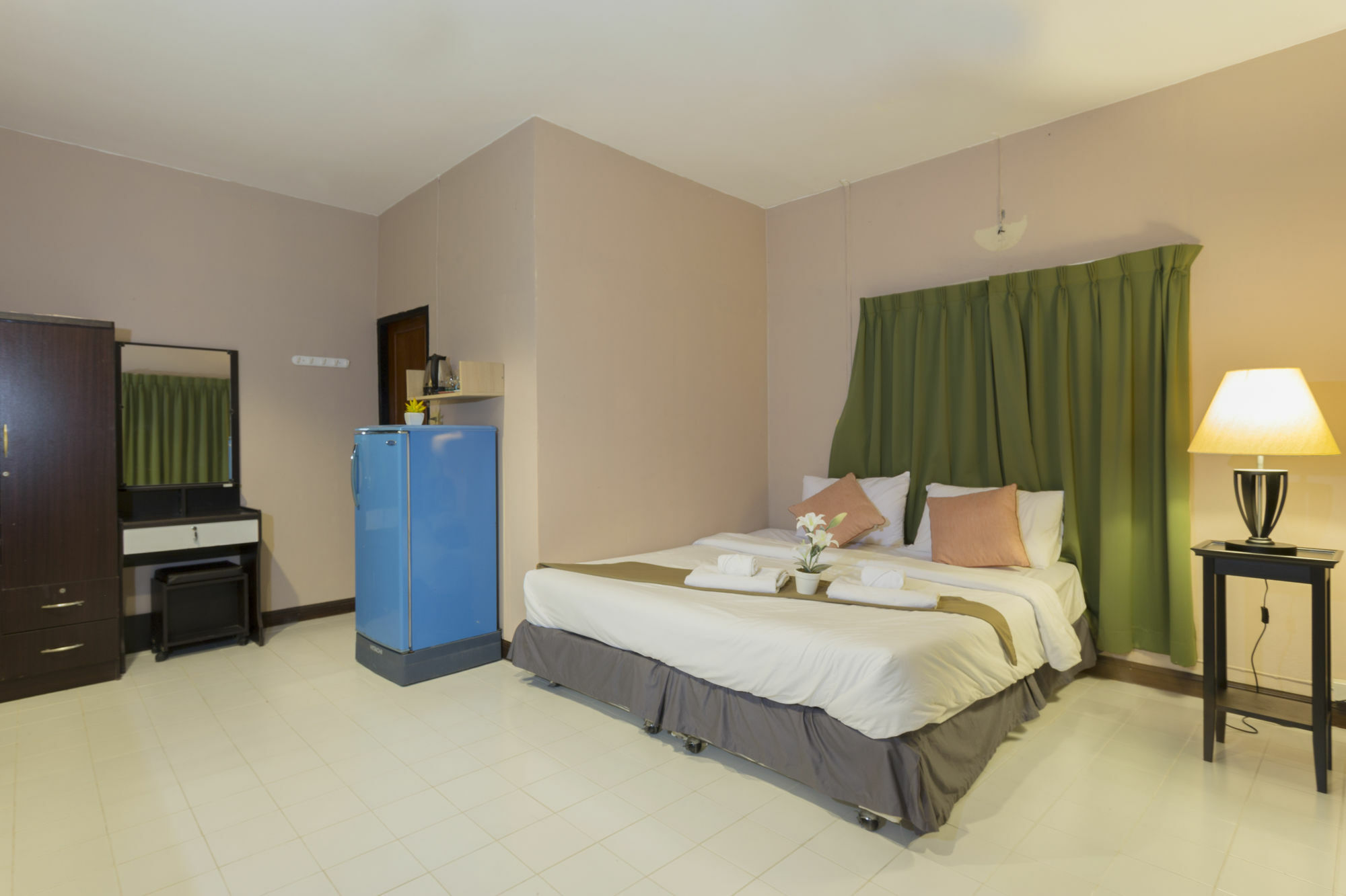 Kata Beachwalk Hotel And Bungalows Екстер'єр фото