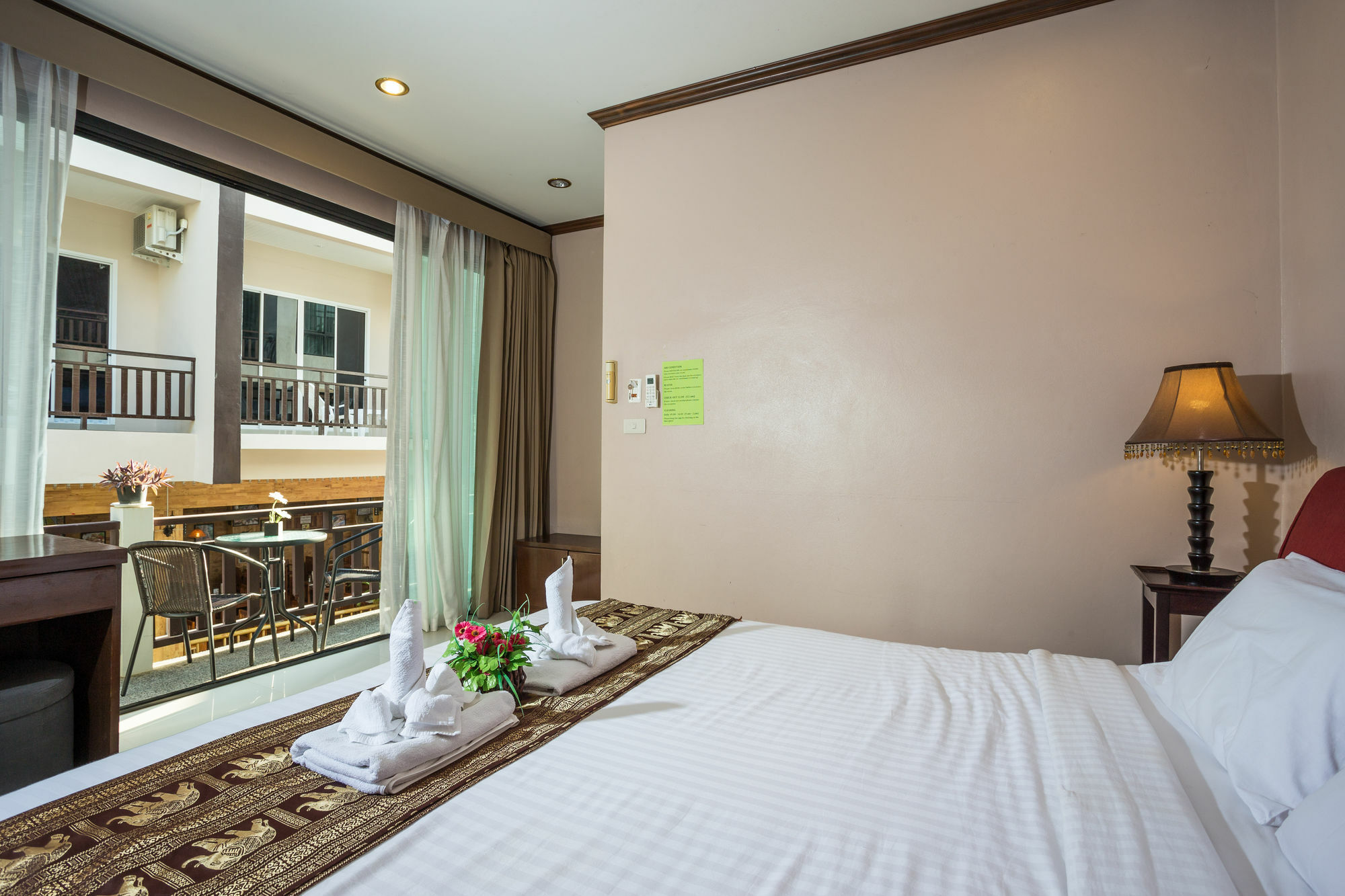 Kata Beachwalk Hotel And Bungalows Екстер'єр фото