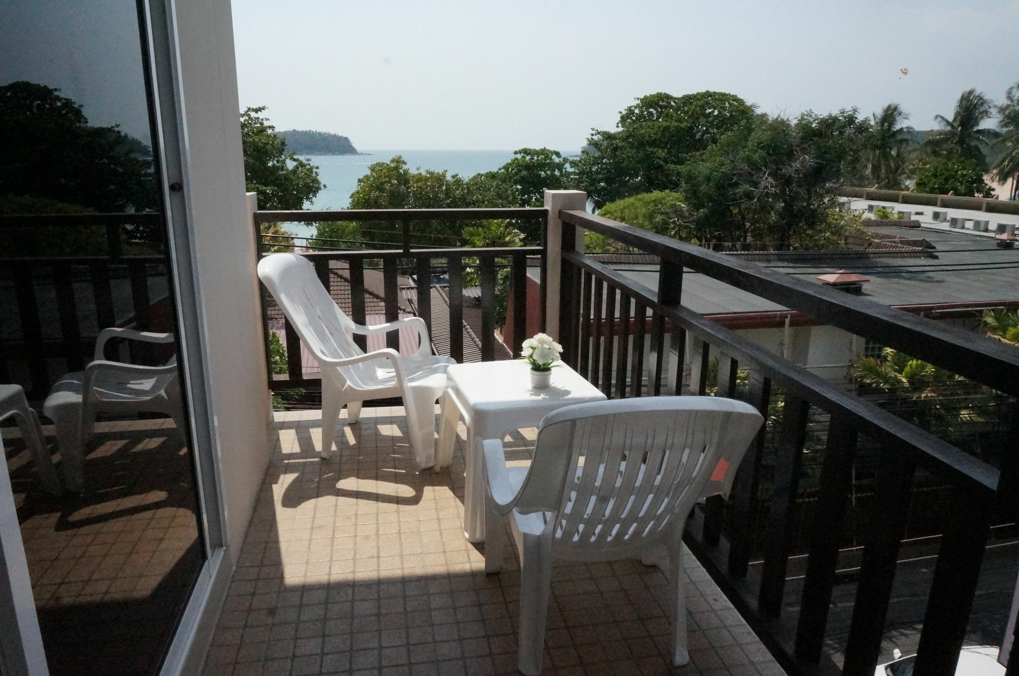 Kata Beachwalk Hotel And Bungalows Екстер'єр фото