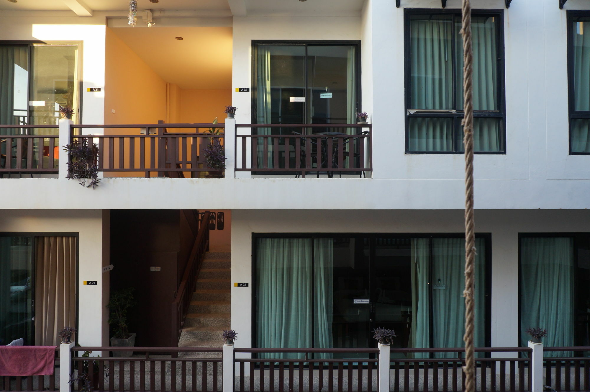 Kata Beachwalk Hotel And Bungalows Екстер'єр фото