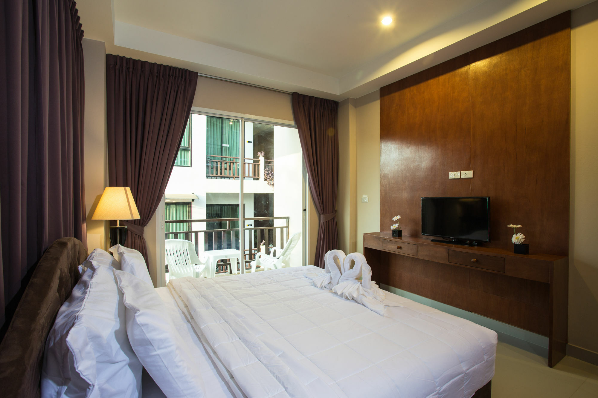 Kata Beachwalk Hotel And Bungalows Екстер'єр фото