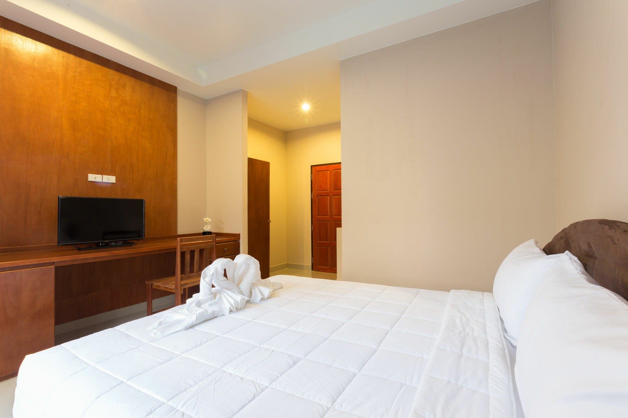 Kata Beachwalk Hotel And Bungalows Екстер'єр фото