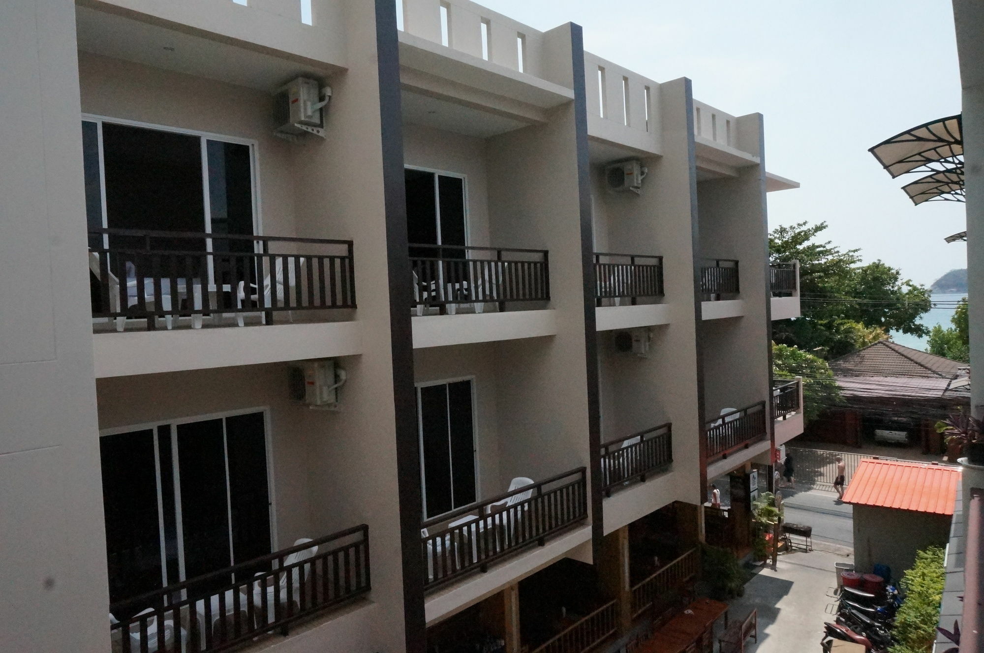 Kata Beachwalk Hotel And Bungalows Екстер'єр фото